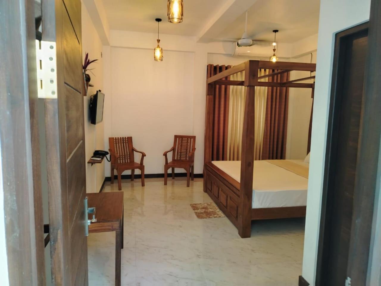 רטנאפורה Diora Hotel מראה חיצוני תמונה