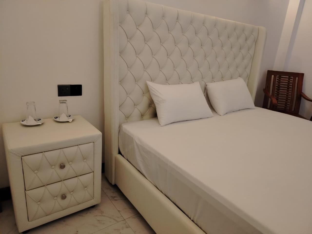 רטנאפורה Diora Hotel מראה חיצוני תמונה