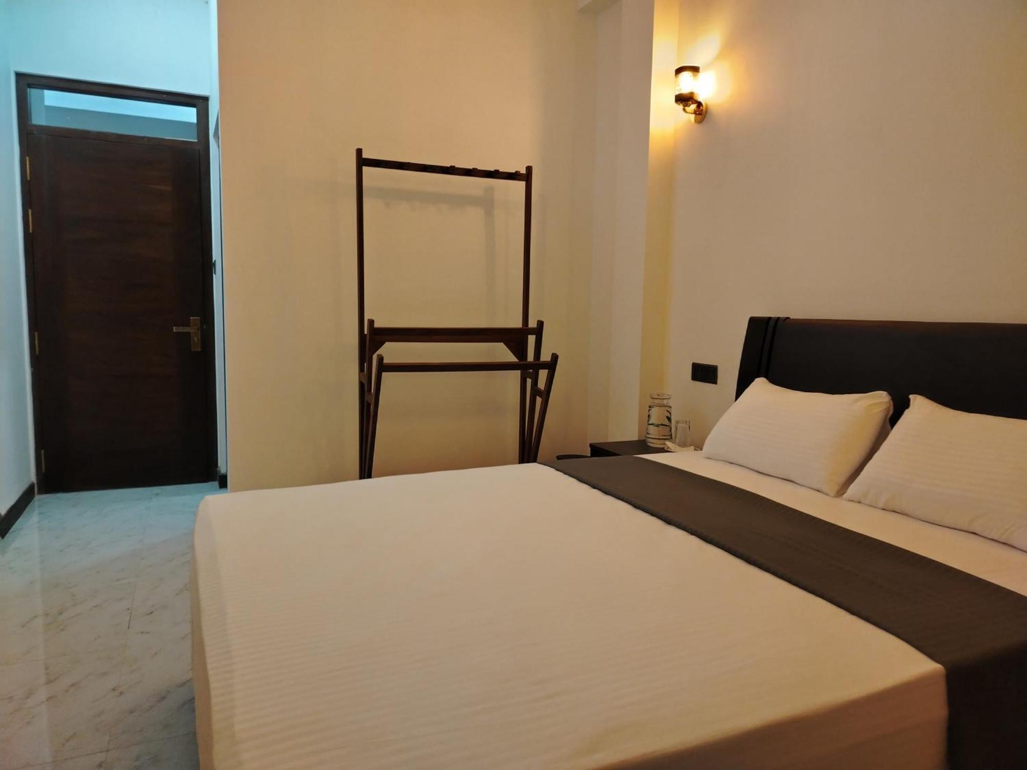 רטנאפורה Diora Hotel חדר תמונה