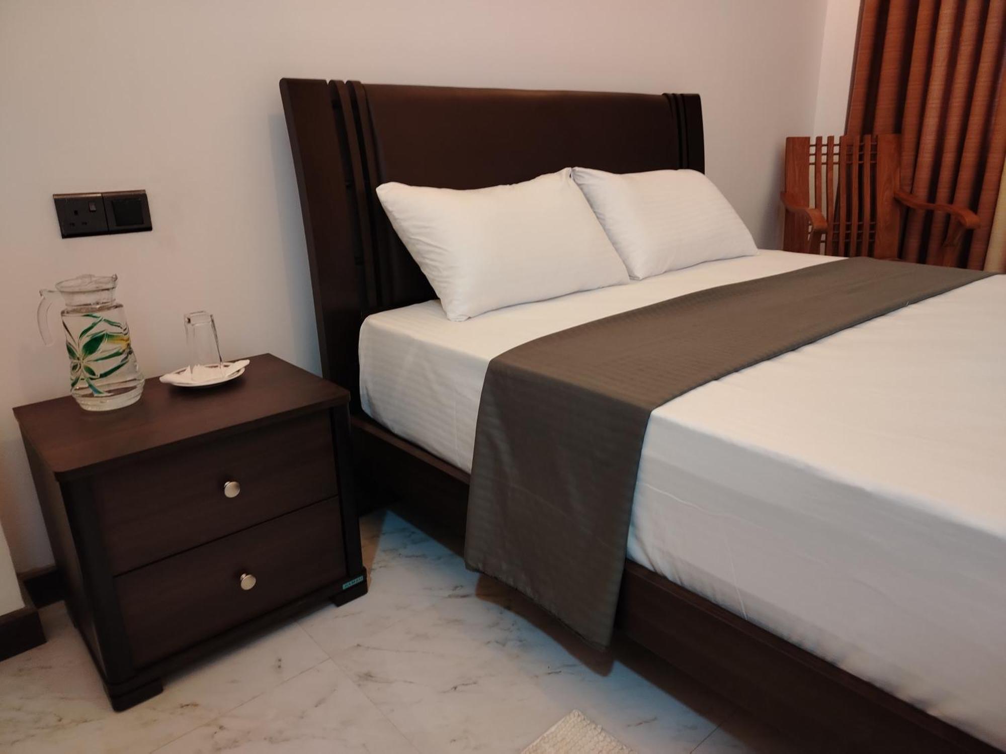 רטנאפורה Diora Hotel מראה חיצוני תמונה