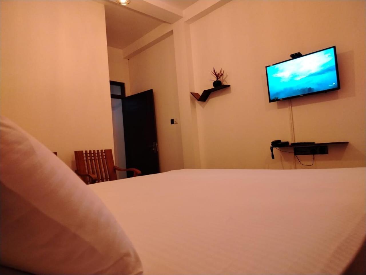 רטנאפורה Diora Hotel מראה חיצוני תמונה