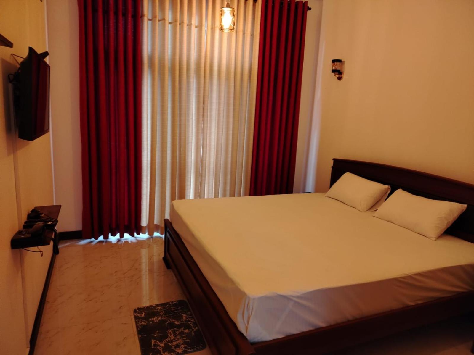 רטנאפורה Diora Hotel מראה חיצוני תמונה